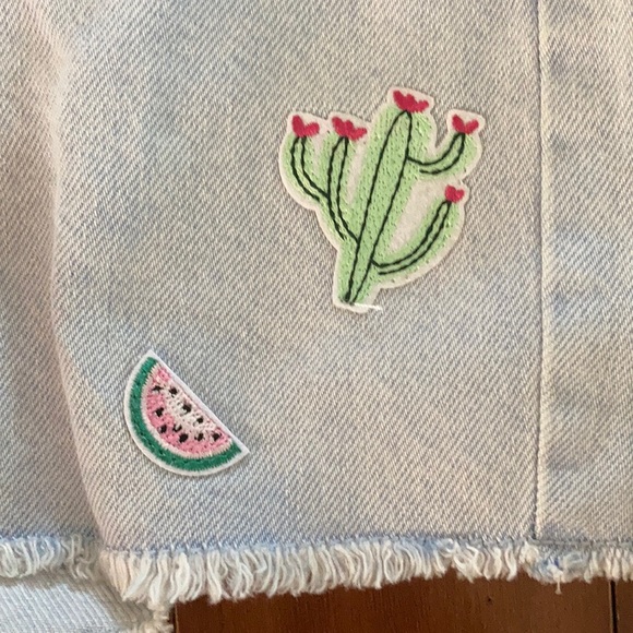 Light Washed Denim Shorts - Picture 3 of 6